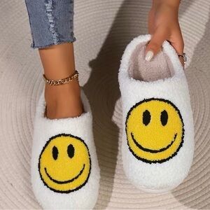 Women’s Plush Smiley Face Slippers